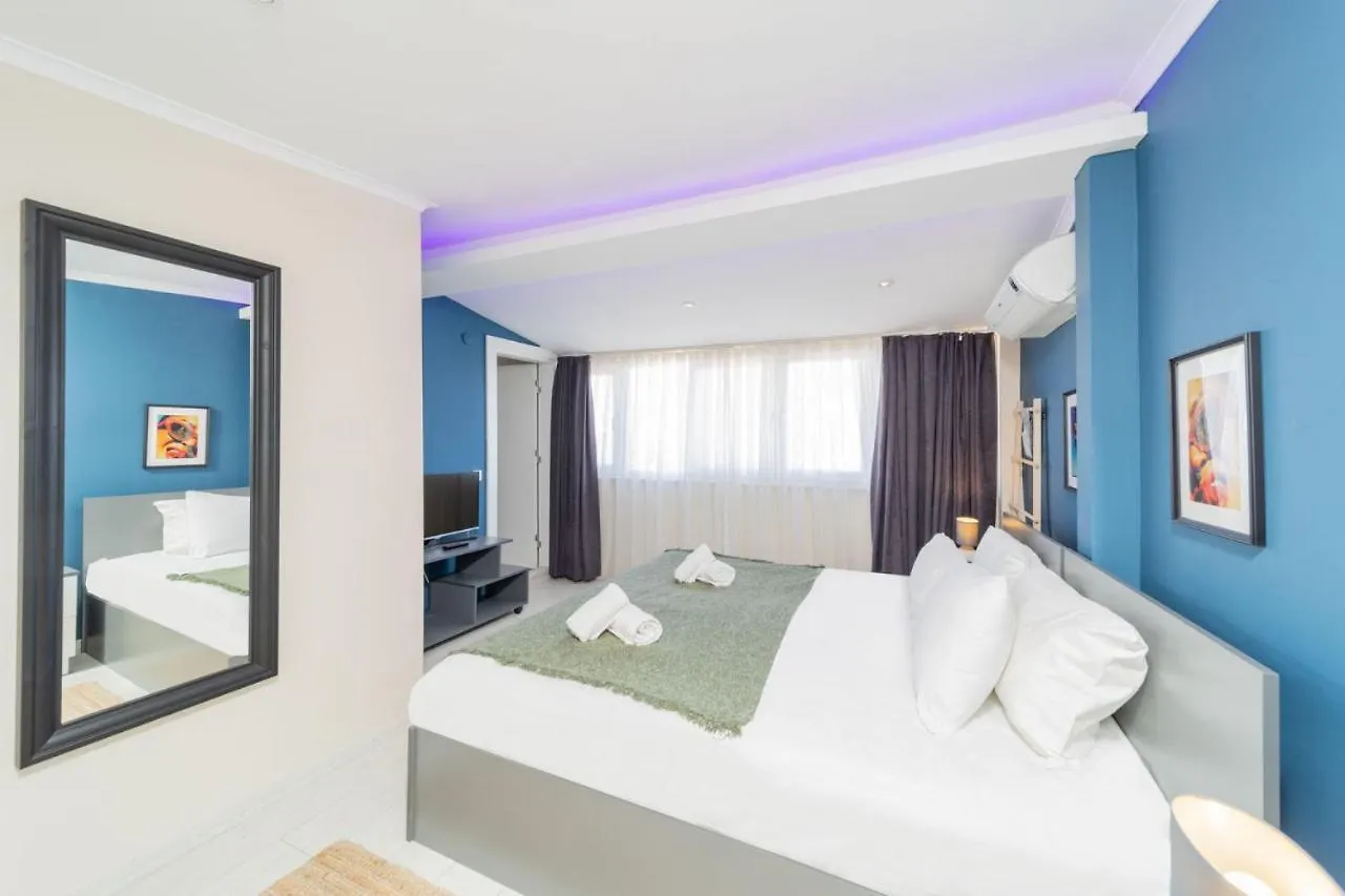 Apartmán Superb Flat Near Hadrian'S Gate Antalya 0*,